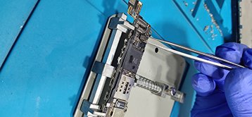 iPhone display replacement in Qatar