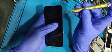 iPhone 6s  screen replacement in doha