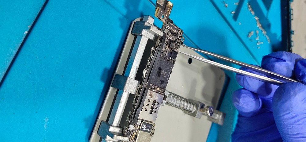 apple service center qatar