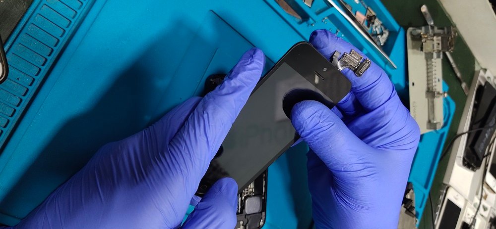 iPad air screen repair center in Qatar