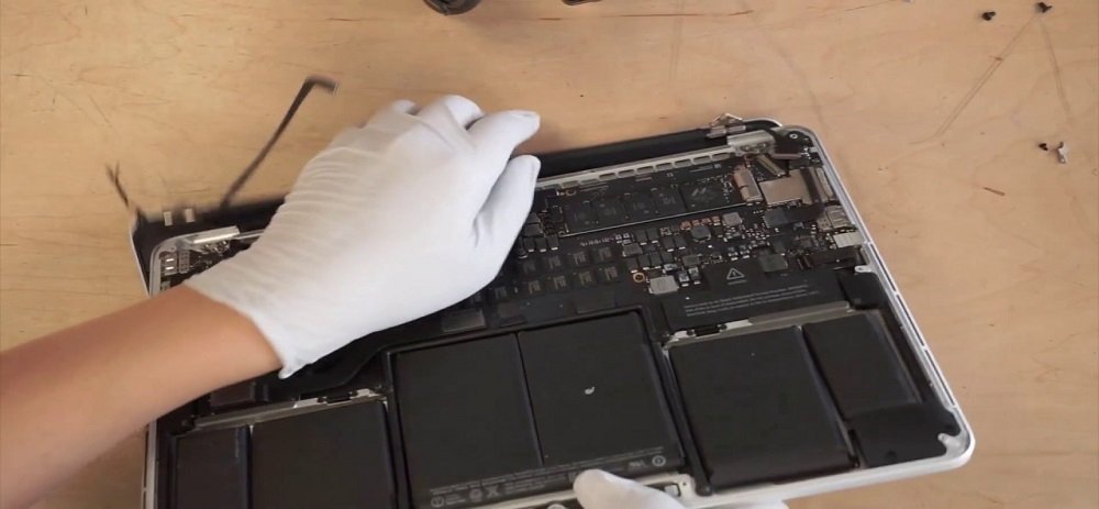 macbook air display repair center doha